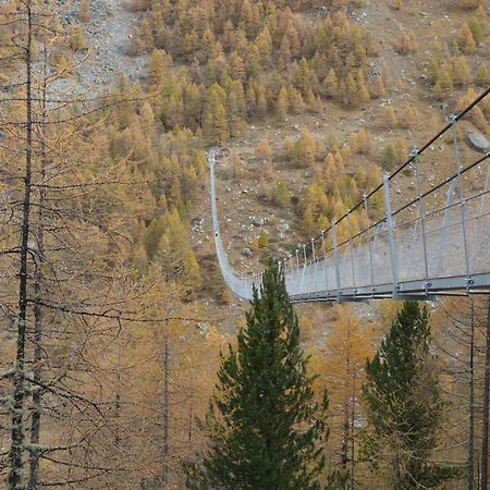 Haus Valaisia - Randa Bei Zermattアパートメント エクステリア 写真