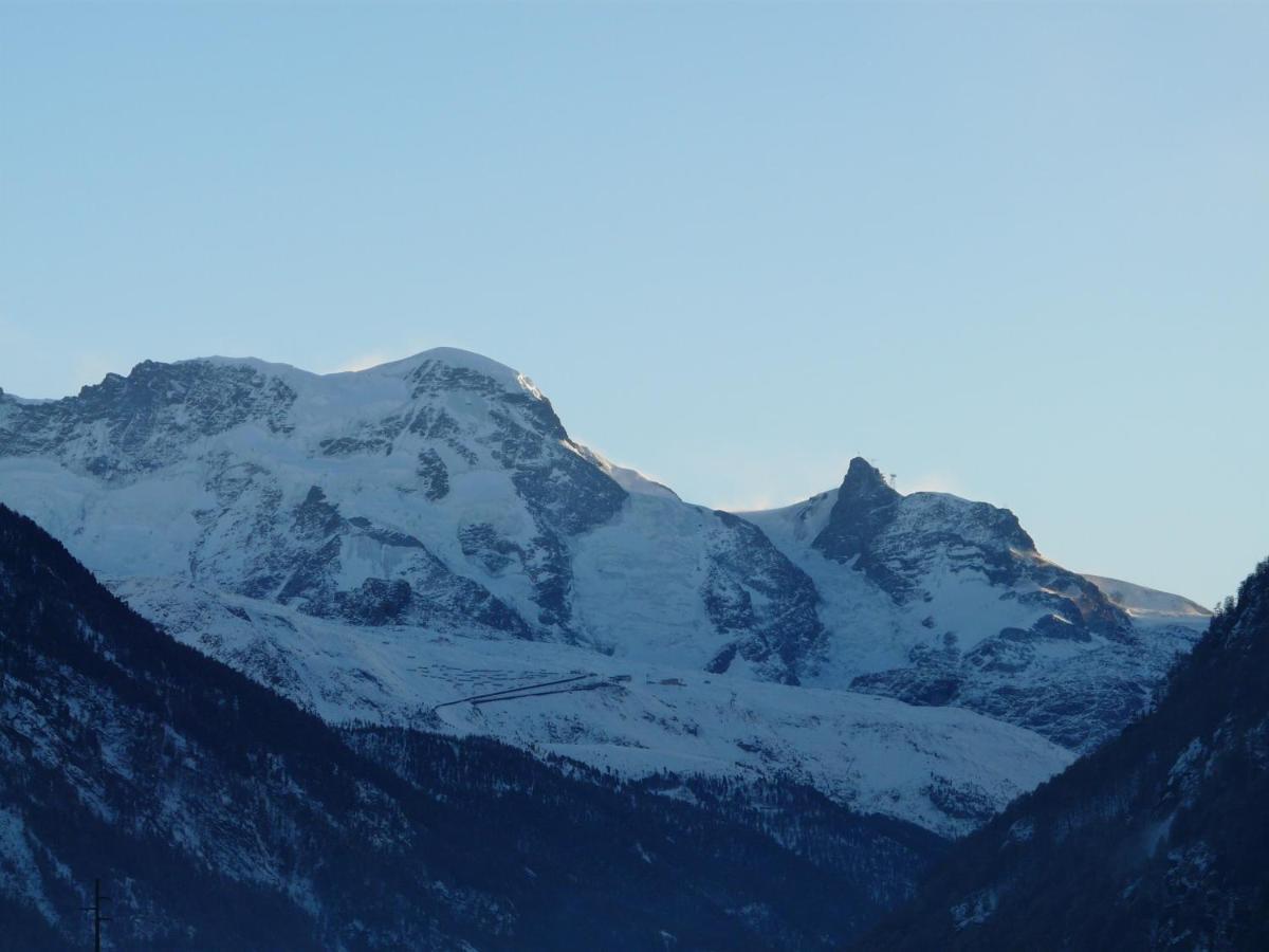Haus Valaisia - Randa Bei Zermattアパートメント エクステリア 写真
